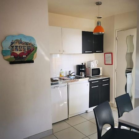 Appartements De L'Auberge Du Chemin De Fer Ланестер Экстерьер фото
